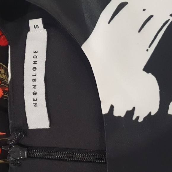 Neon Blonde Size S (approx 10) Black Crop Top - Picture 6 of 7